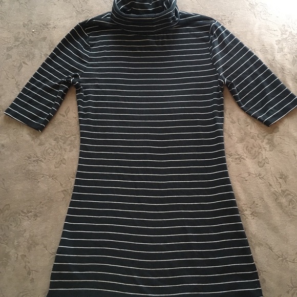 💕Navy & White Striped 3/4 Turtleneck Top - Picture 4 of 7